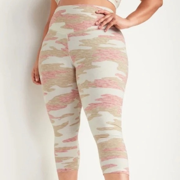 Old Navy Pants - Old Navy Pink and Beige Camouflage Leggings size LP